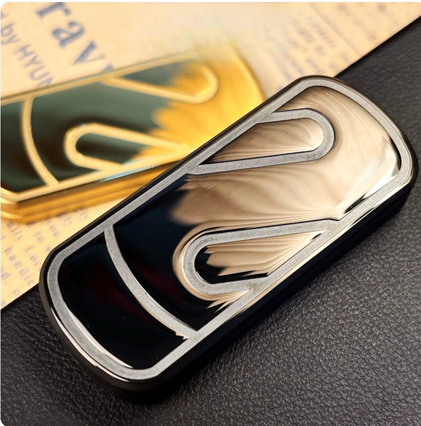EDC metal stainless steel fingertip stress-relieving toy - releases stress. Fingertip rotating toy - an adult gift.