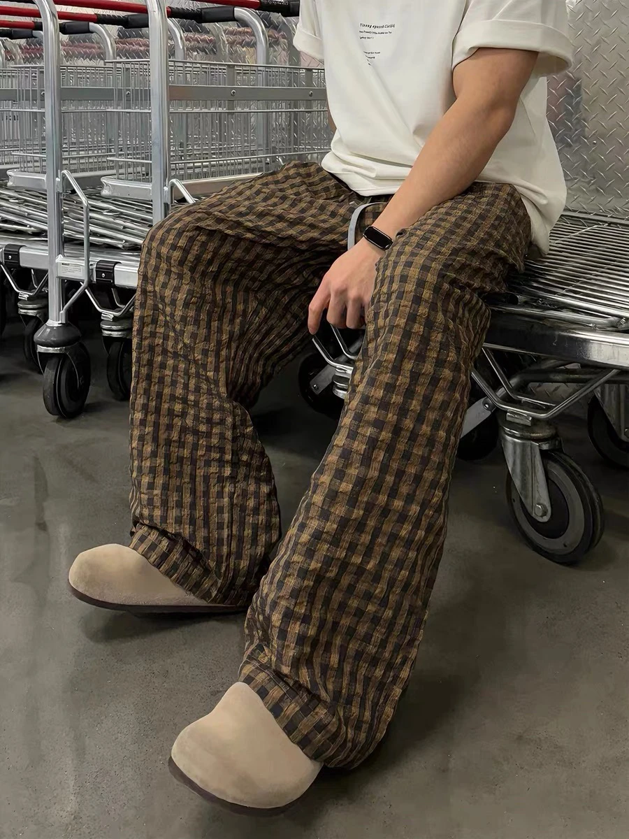 Pantaloni scozzesi in tessuto a bolle retrò americano Pantaloni larghi da uomo a gamba larga casual per il tempo libero Colore caffè Pantaloni versatili per il pendolarismo quotidiano