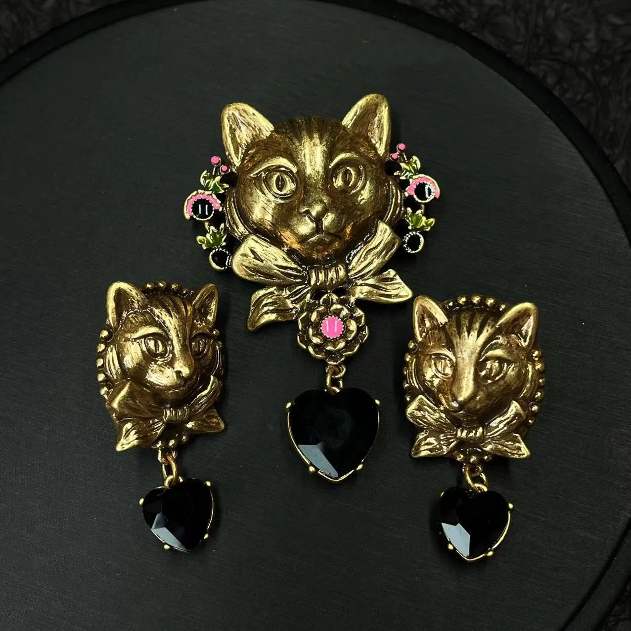 

European and American vintage cute cat head earrings and brooches