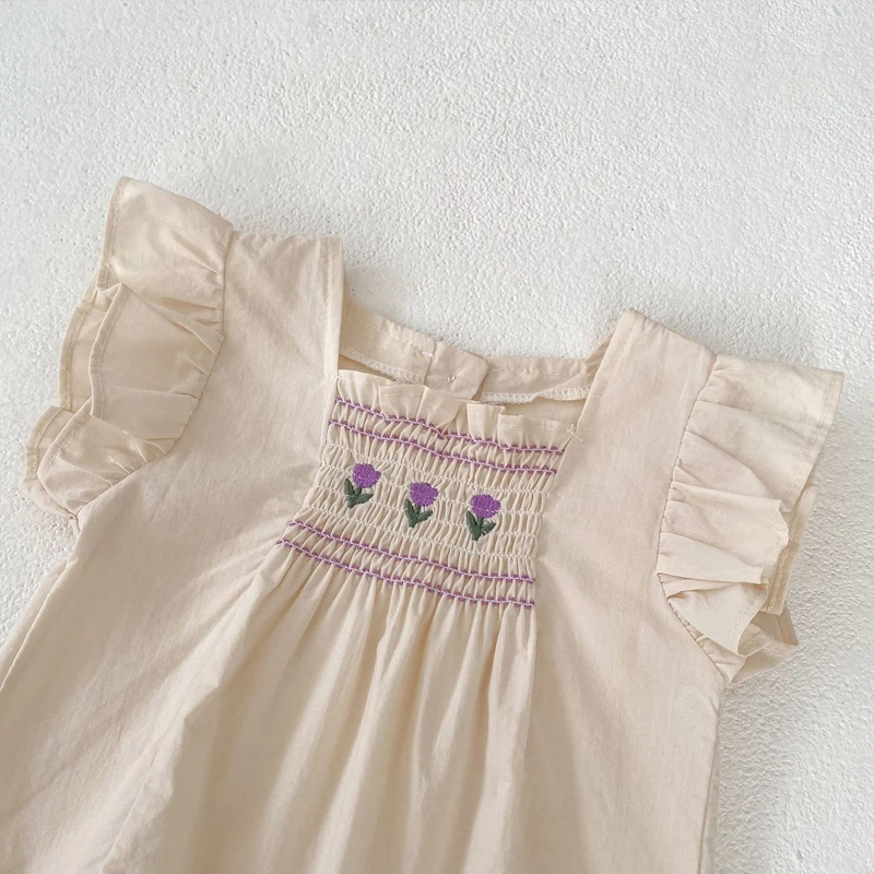 New summer baby clothing, 2-piece set for 0-3 year old girls with flying sleeves, embroidered top and buttocks shorts