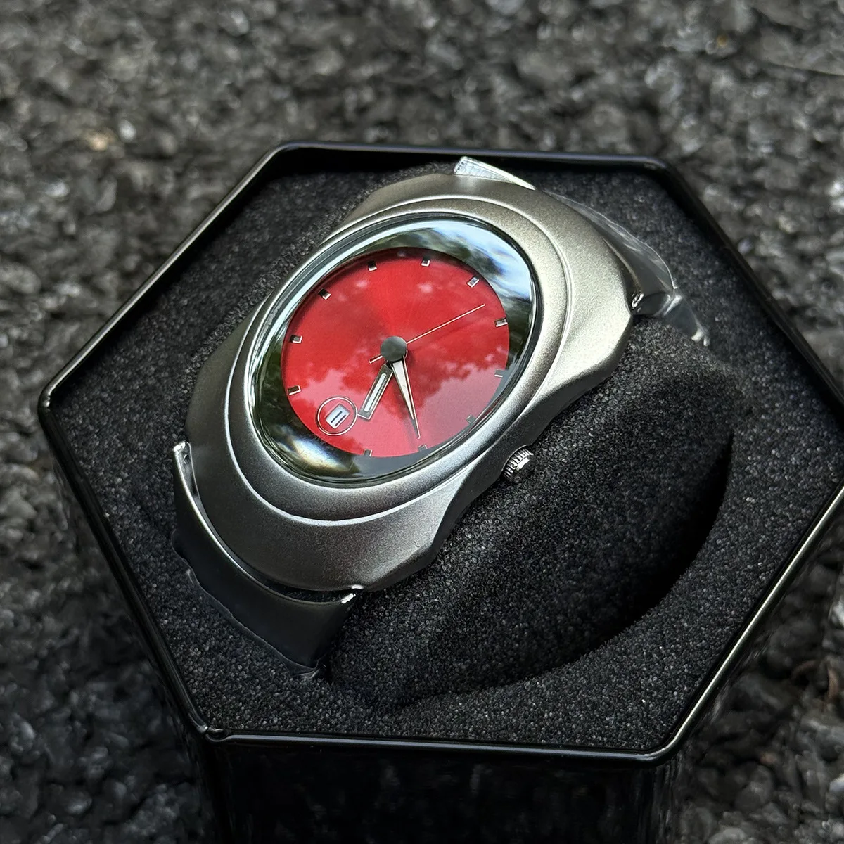 

Y2k Special Blade Креативный дизайн Devil God Eye Alien Кварцевые часы специальной формы Мужские модные уникальные стальные мужские часы Часы AAA