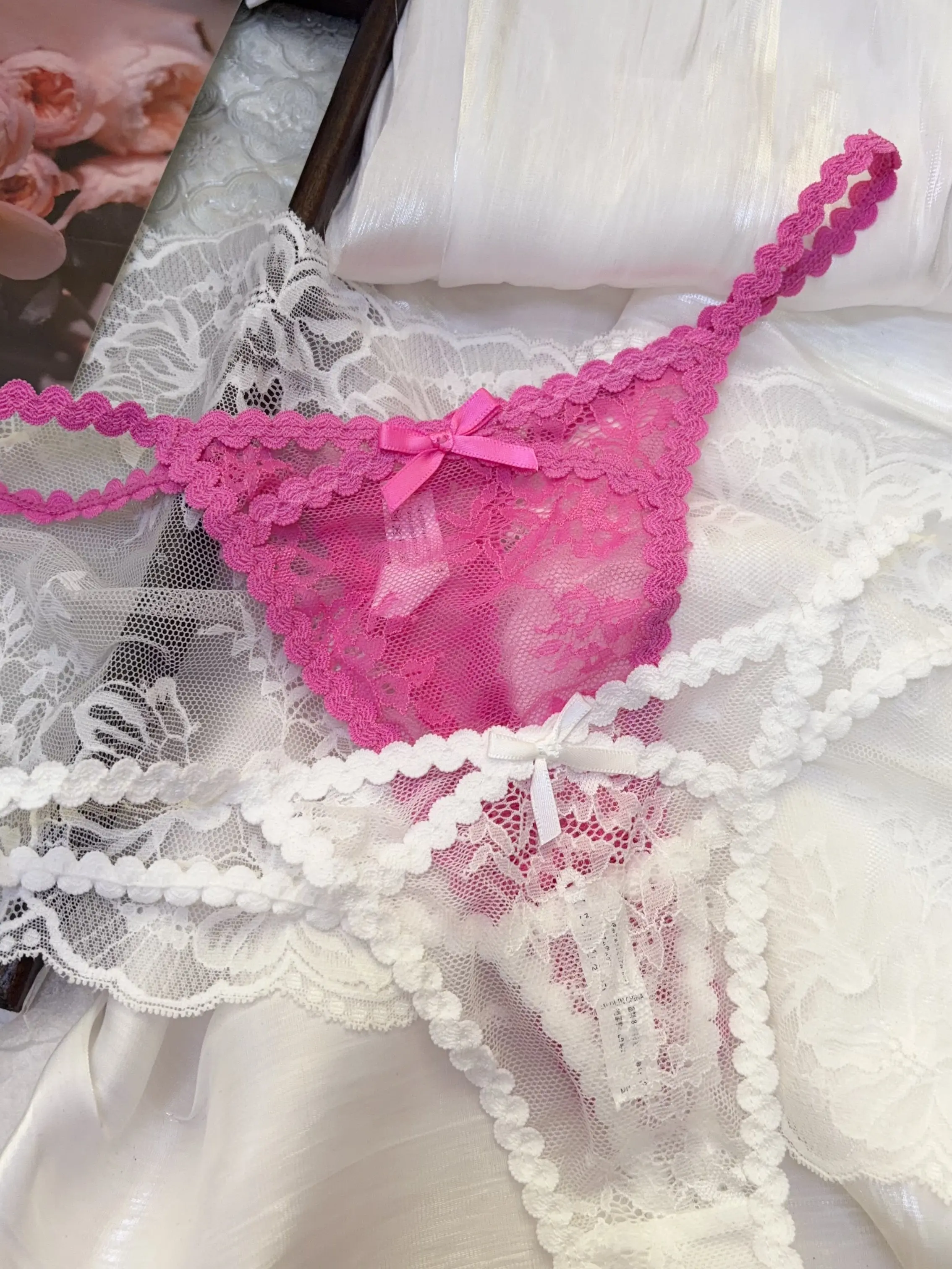 Sexy lace thong for women, bow decoration, hollow‑out design, low‑rise thin‑strap seamless panties, pure‑desire style