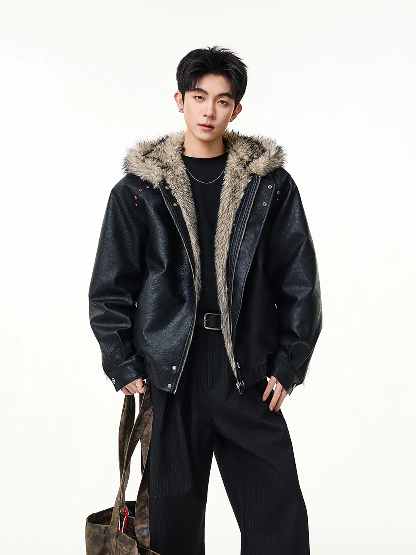 

Boyue Heavyweight Байкерское пальто из искусственной кожи с капюшоном из хлопка с тонким меховым воротником Молодежное зимнее пальто для мужчин Long Sve Zi...