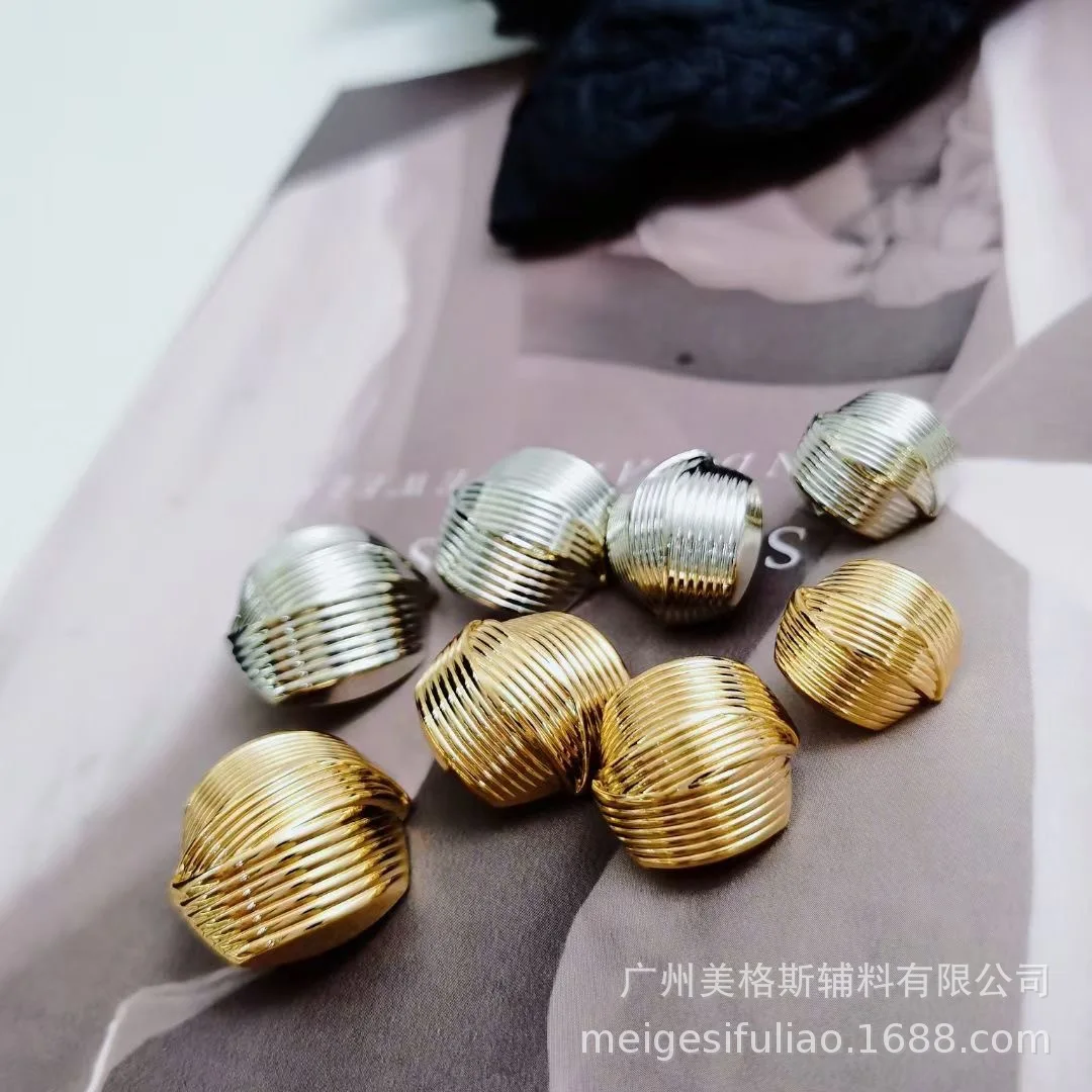 

Twisted Stripe Curved Metal Buttons Irregular Alloy Hand Sew Fittings For Ladies Blazer Outfit