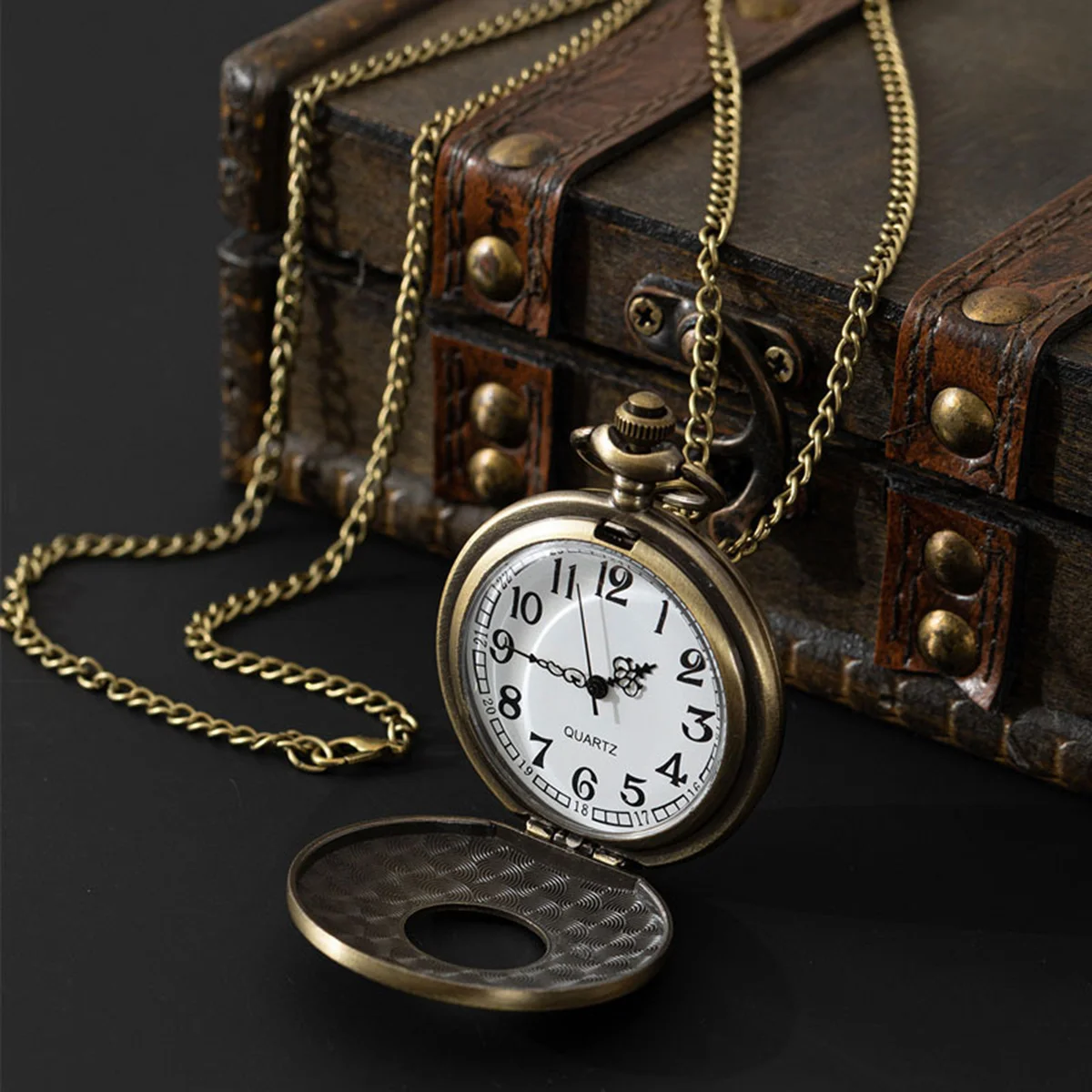 1pc-Retro Charm Neutral Fashion Roman Digital Quartz Punk Pocket Watch with Chain Christmas, Birthday Gift