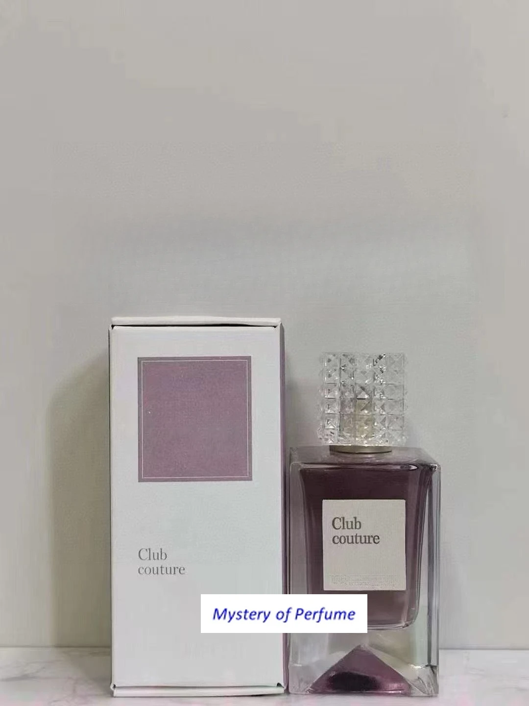 

Neutral Perfume , Middle, and Base Notes of Cedar, Flower, and Fruit Scents, Making It A Perfect Gift with A Lasting Fragrance