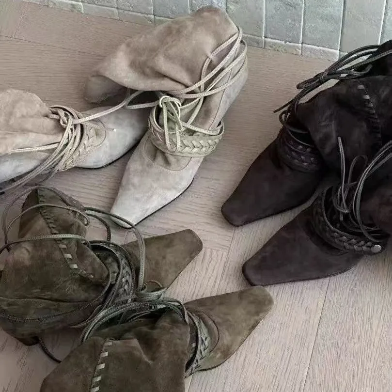 

2026 Autumn Bohemian Square Head Temperament Stacking Boot Niche Design Sense Cross Strap Thick Heel Western Boots Women's Shoes