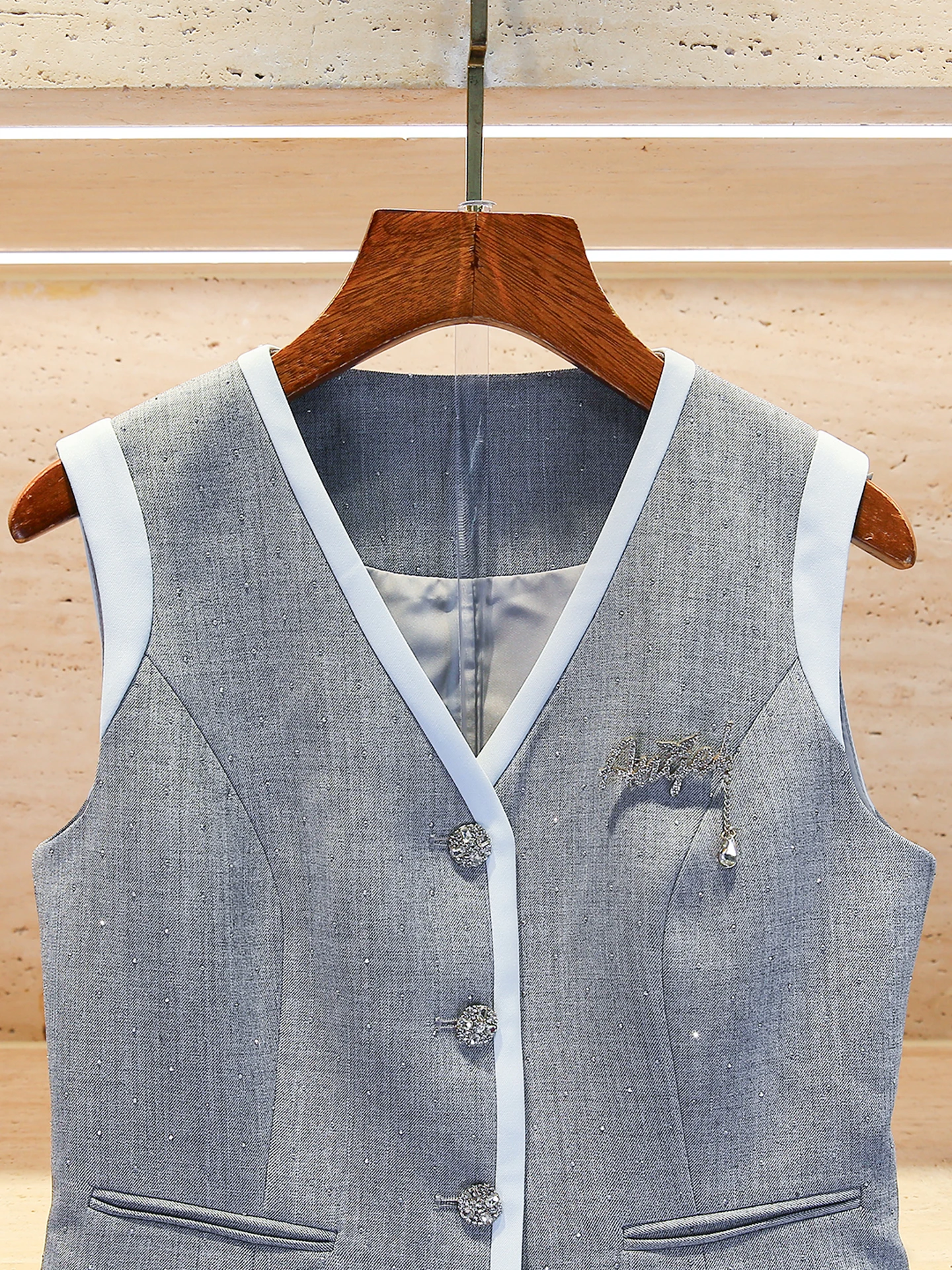 Conjunto Faion de mujer Autumnal College Sle de gama alta con chaleco V-Ne y falda plisada de Nan You ort Sve Button up