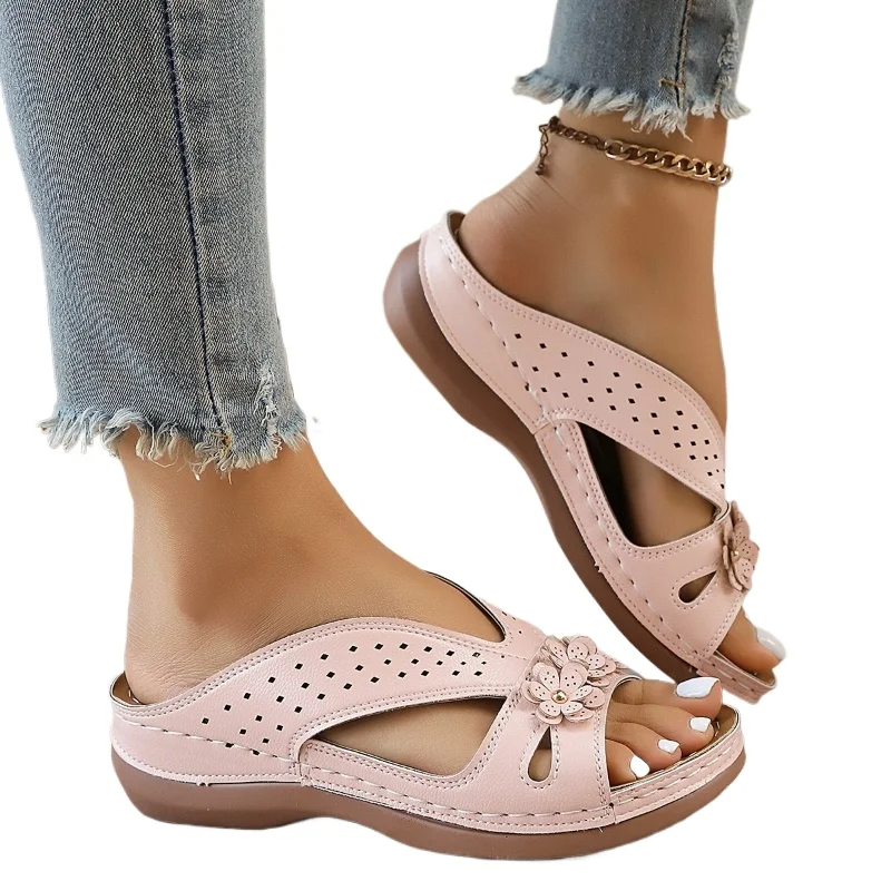2026 Neue modische Damen-Slipper: Lässige, ausgehöhlte Keilabsatz-Strandschuhe für Outdoor – Bequeme Plateau-Sandalen in Übergröße