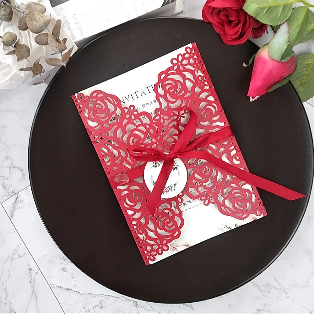 

(50 pieces/lot) Luxury Laser Cut Rose Red Wedding Invitations With Ribbon & Envelope Printable Quinceanera Birthday Cards IC055