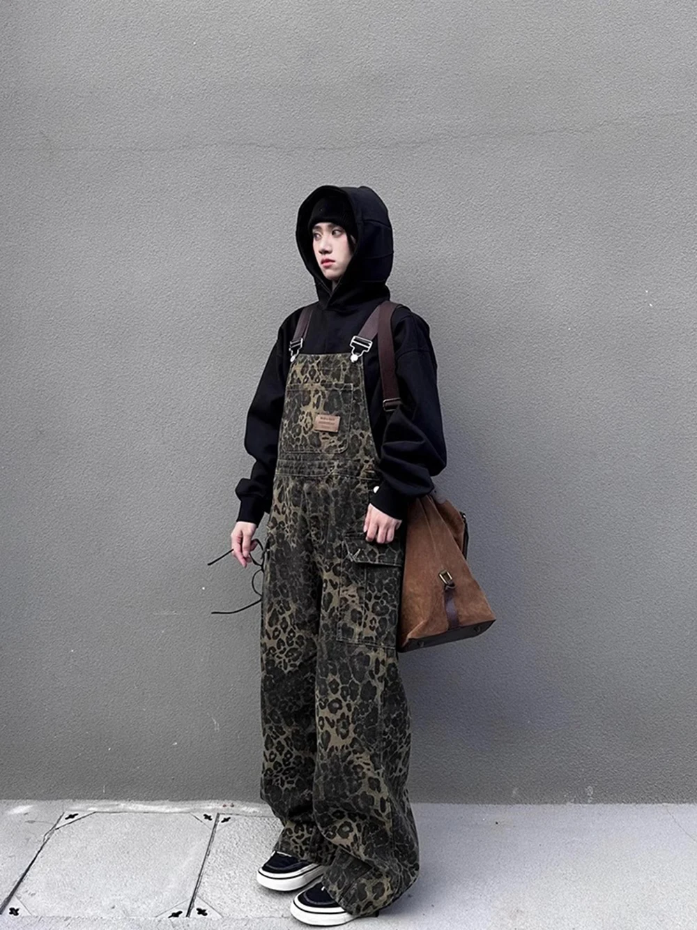 

American Retro Leopard Print Overalls Women Autumn Casual Versatile Loose Jumpsuit Kangaroo Pouch Design Wide Leg Street wear