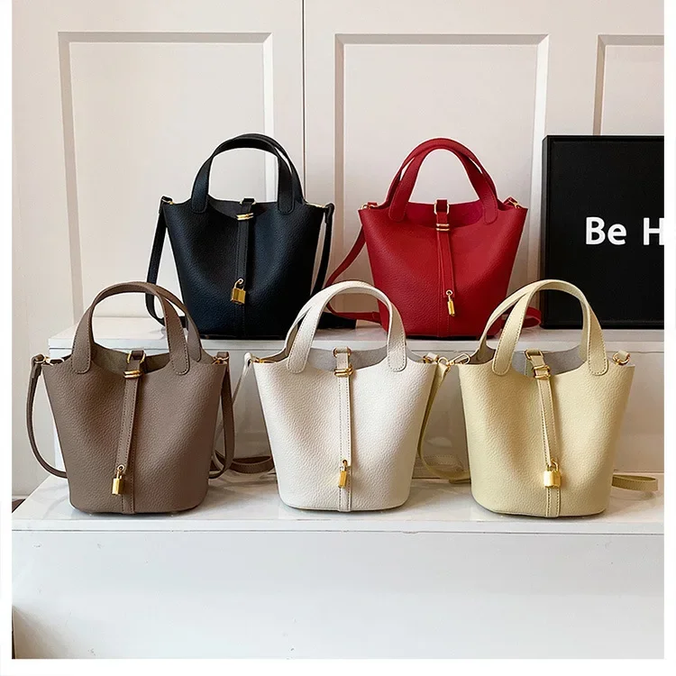 

The New Stylish, Classic, Retro and Luxurious High-end Design Creates A Personalized Lady's Double-handbag.