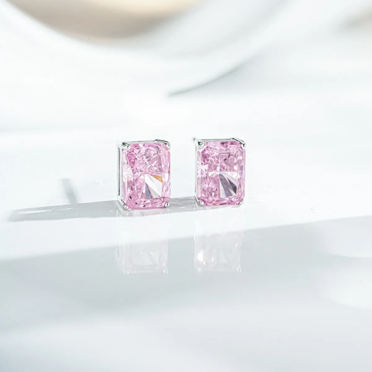 PT950 Platinum Women's Simple Classic Earrings  Yellow Diamond Radiant Cut Earrings  Factory Direct Sale