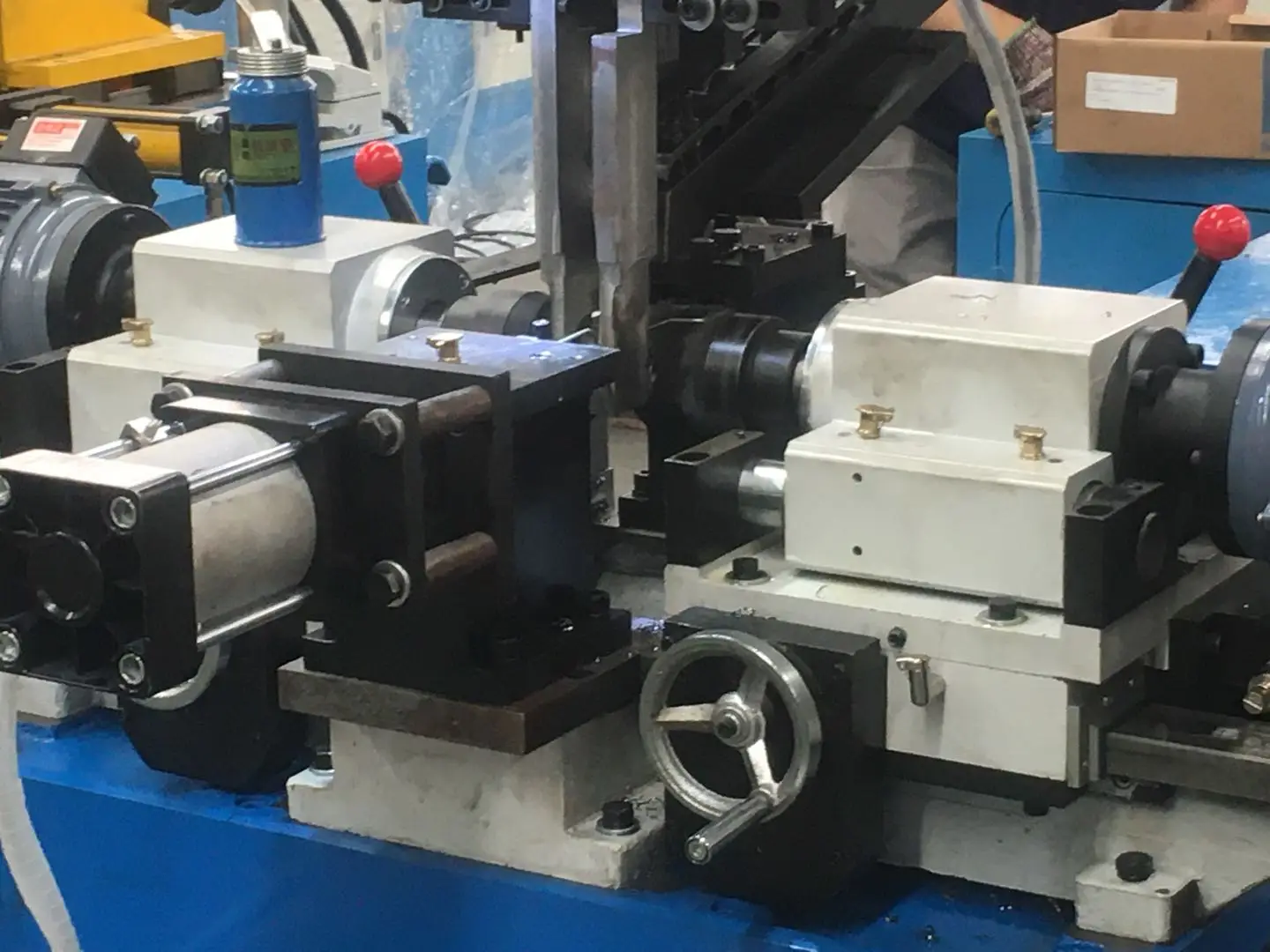 Factory Direct Sales Cnc Double Head Tube Chamfering Machine With Automatic Feeding System for Short Pipes