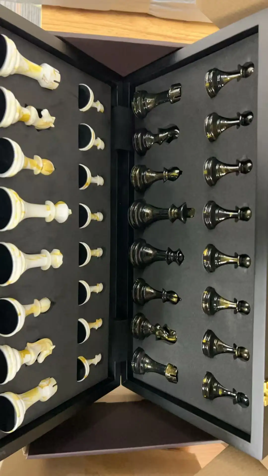 

15-Inch Premium Folding Wooden Chess Set High-End Luxury Marble-Patterned Chess Pieces for Board Game