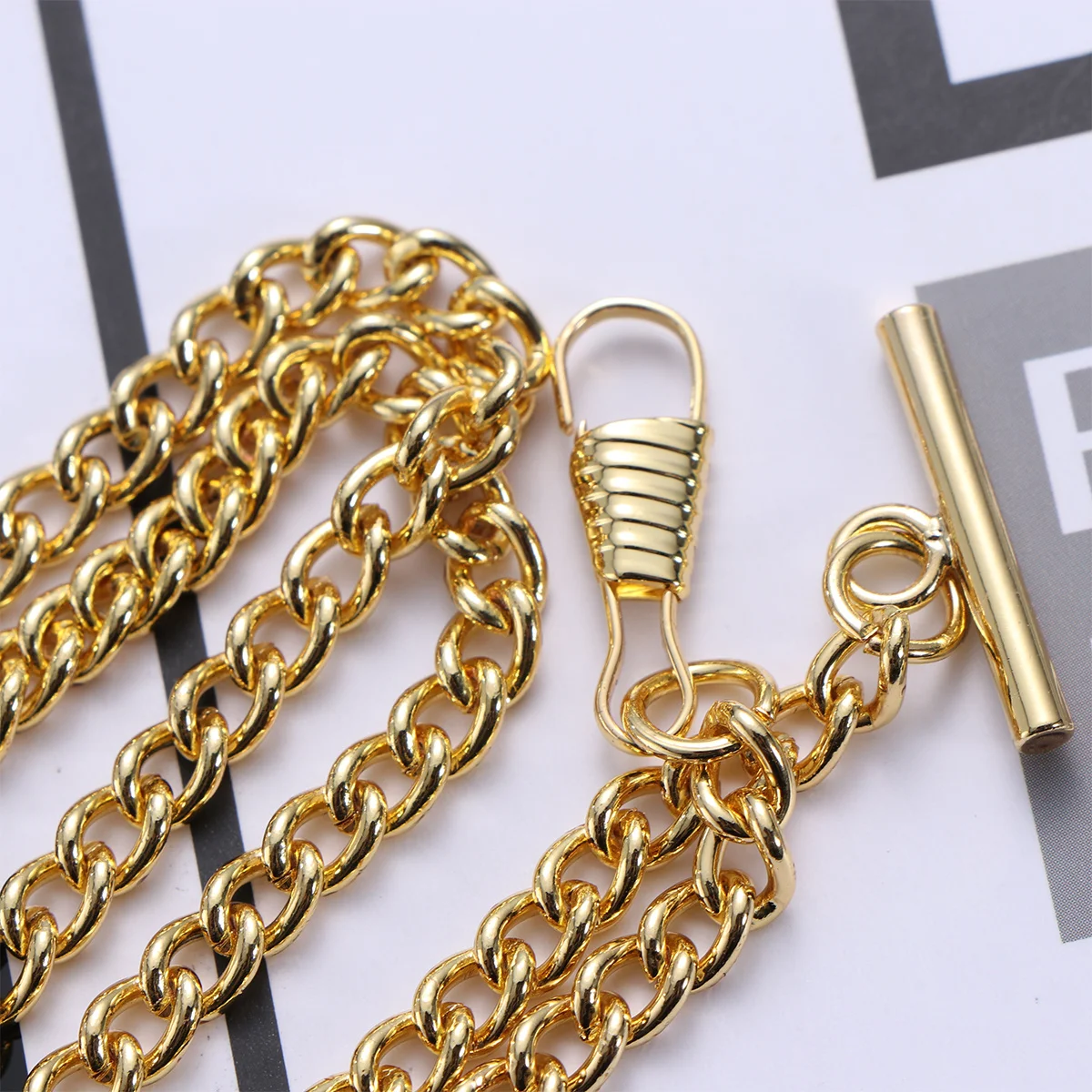 Catena per orologio da tasca in metallo retrò Portachiavi con catena per cintura Jean durevole dorato Chiusura resistente Pratico supporto per orologio da tasca