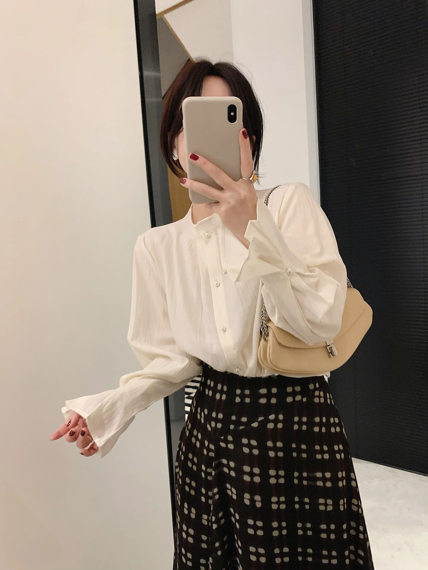 

Misslady Lightweight Pearl Button Long Sleeve White Shirt Women's Top Elegant Feminine Wood Grain Cotton Shirt