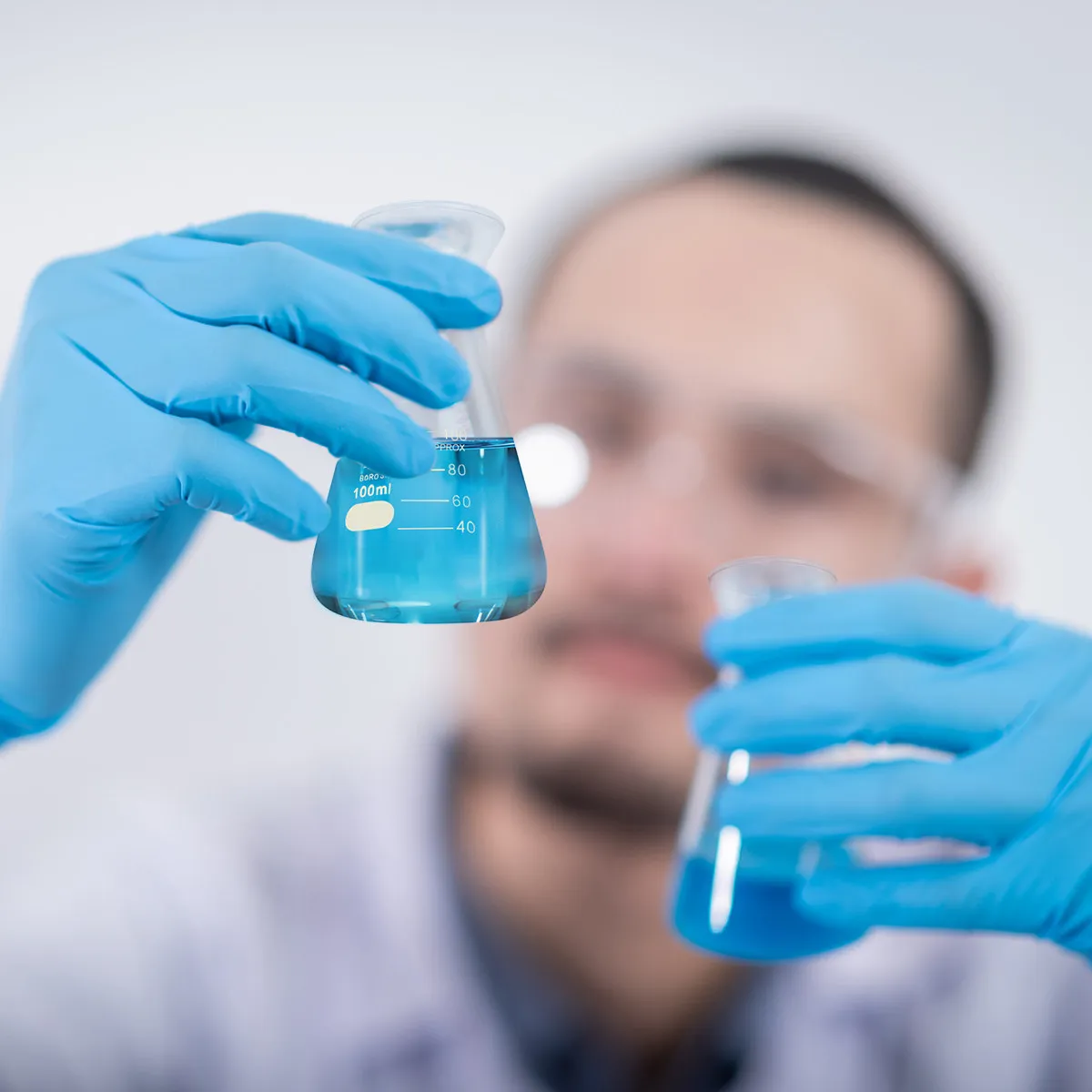 

1 шт. стеклянная коническая колба, гарантированное качество, гладкая, с закругленными краями, для химических экспериментов, с пробкой, широкое горлышко, 100 мл