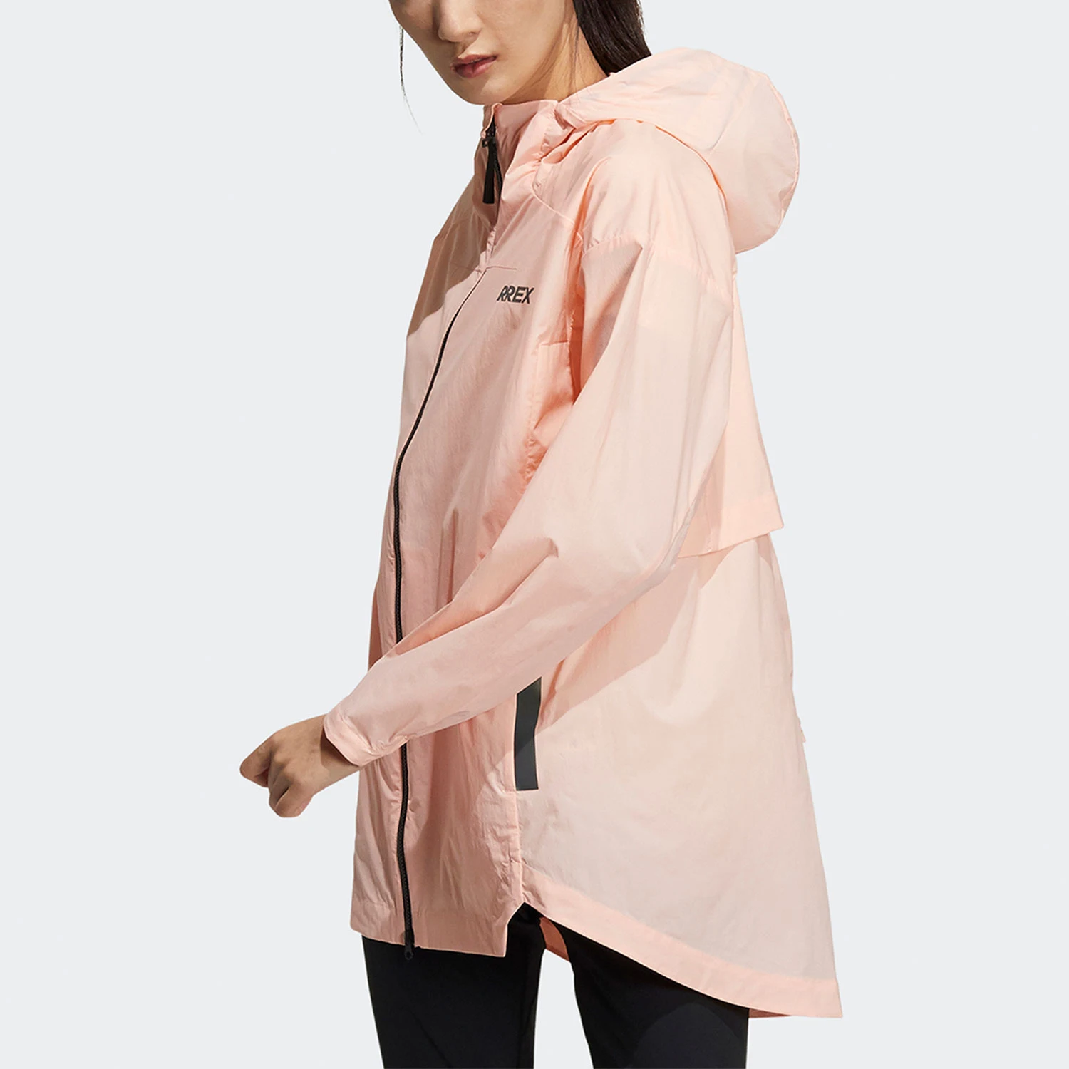 

Официальная женская дышащая спортивная куртка Adidas с капюшоном GN7541