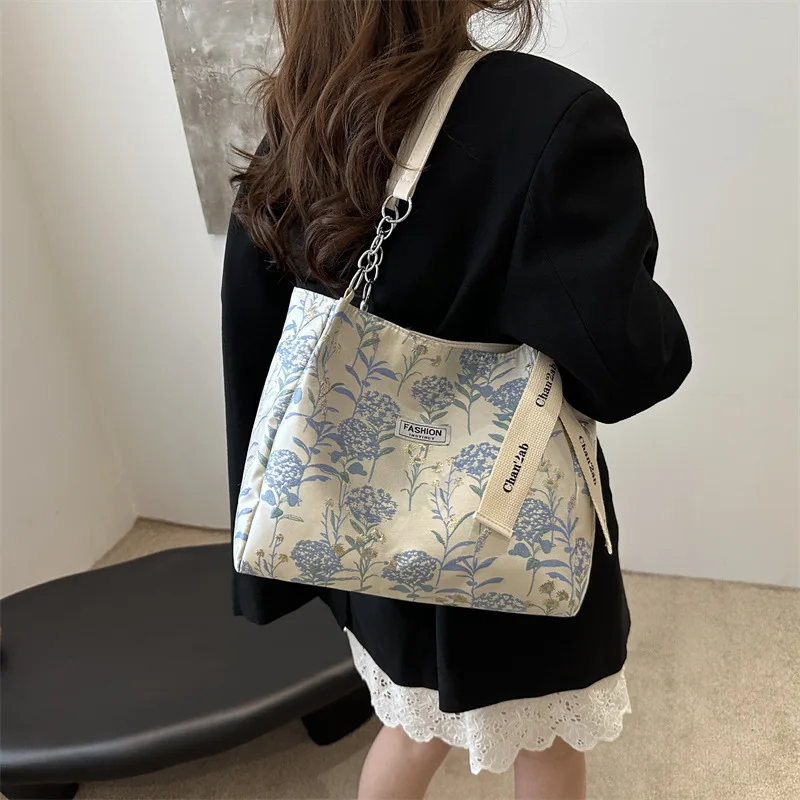 Beautiful Underarm Tote Bag Women\'s 2024 New Literary Niche Shoulder Bag Casual Fashion Student Commuter Bag