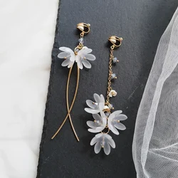 Korean Style Camellia Flower Long Clip Earrings Asymmetric Temperament Long Flower Clip on Earrings No Piercing for Women Party