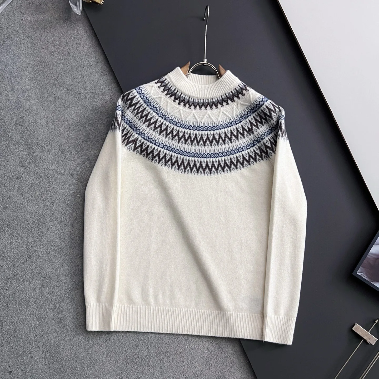 

LP Italian wool knitted sweater casual long sleeve sweater