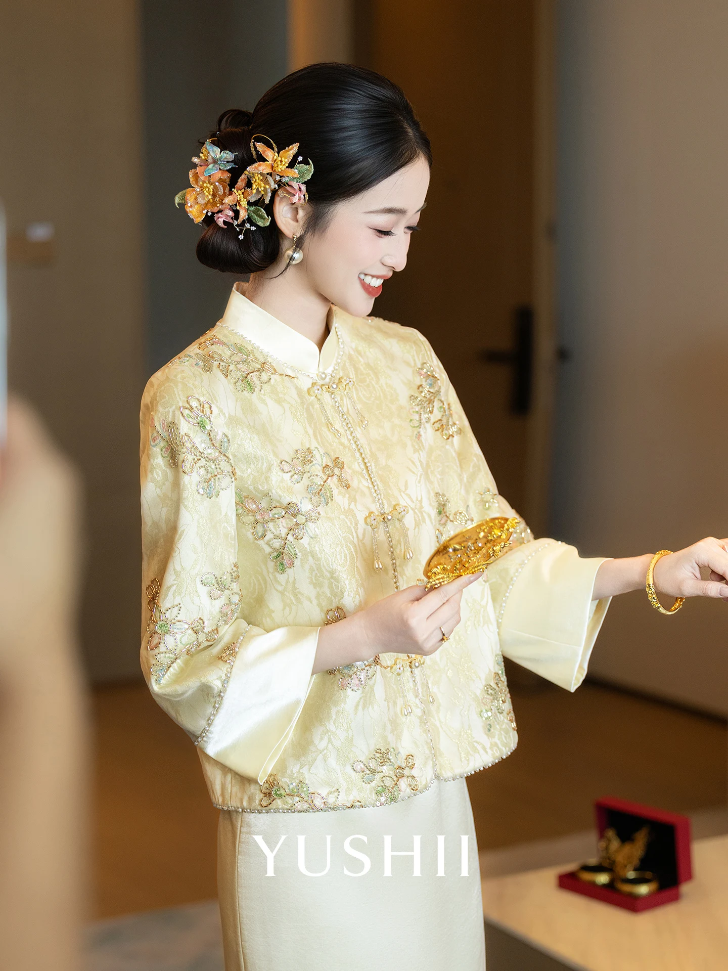 Elegant Long-Qipao Style Engagement Dress for Women Beautiful New Chinese Wedding Ceremony Dress Side Split Long Sleeve