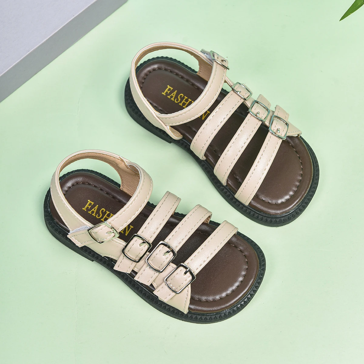 

Сандалии для девочек, новинка лета 2024, тканая дышащая детская римская обувь, повседневная детская обувь на плоской подошве в стиле ретро, большие размеры 26-36