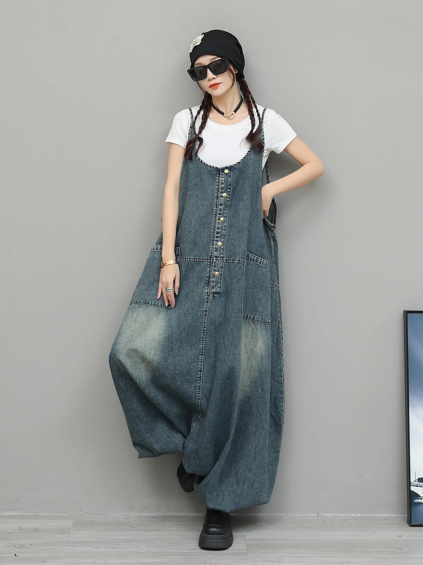 

New Personalized Loose Oversized Vintage Denim Overalls 2026 Women's Spring Loose High Waisted Sleeveless Comfortable Jumpsuit