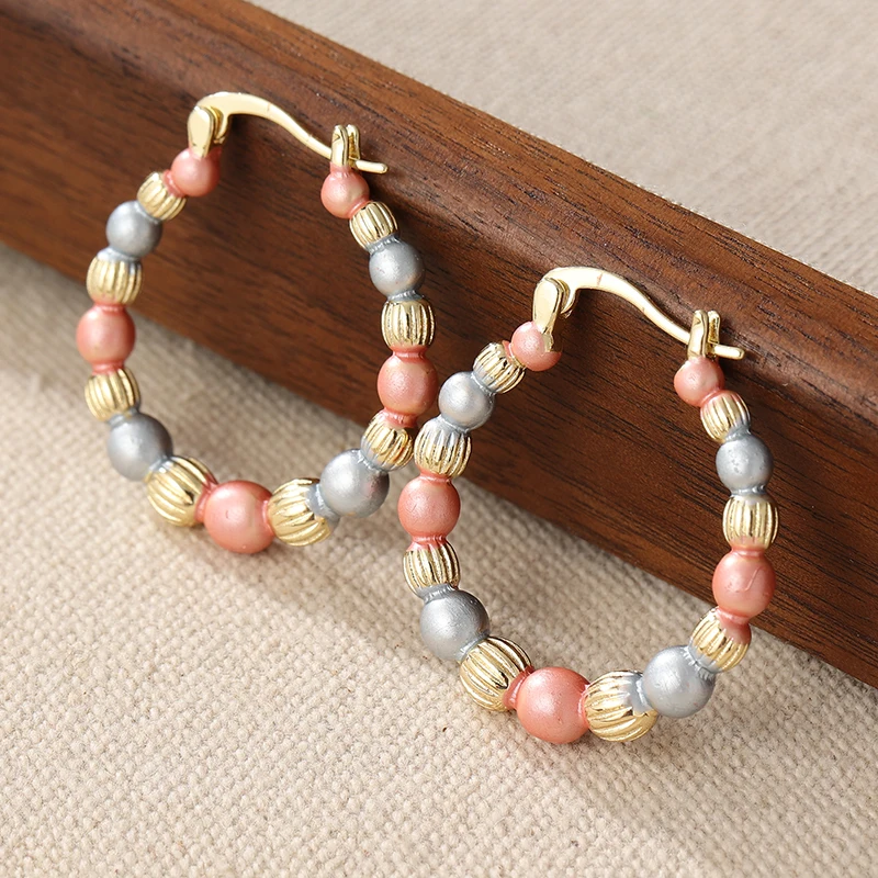 Kreative dreifarbige Kupfer-Creolen, klassische handgeschnitzte Muster, runde Ohrringe, Damen-Mode-Schmuck für den Alltag
