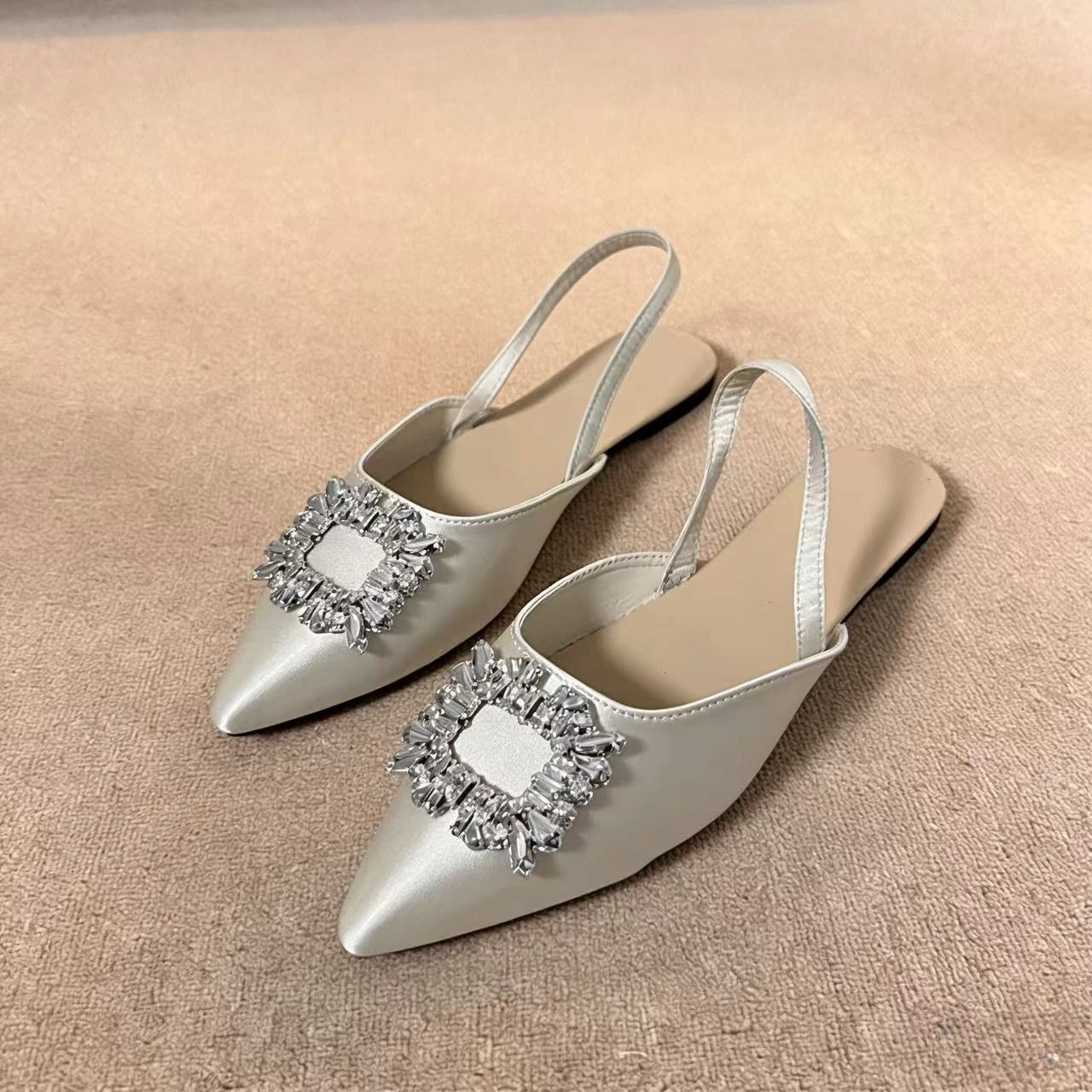 

Летние женские сандалии 2026 года с блестящими стразами и квадратной пряжкой, французский стиль, без застежек, размеры 35-43