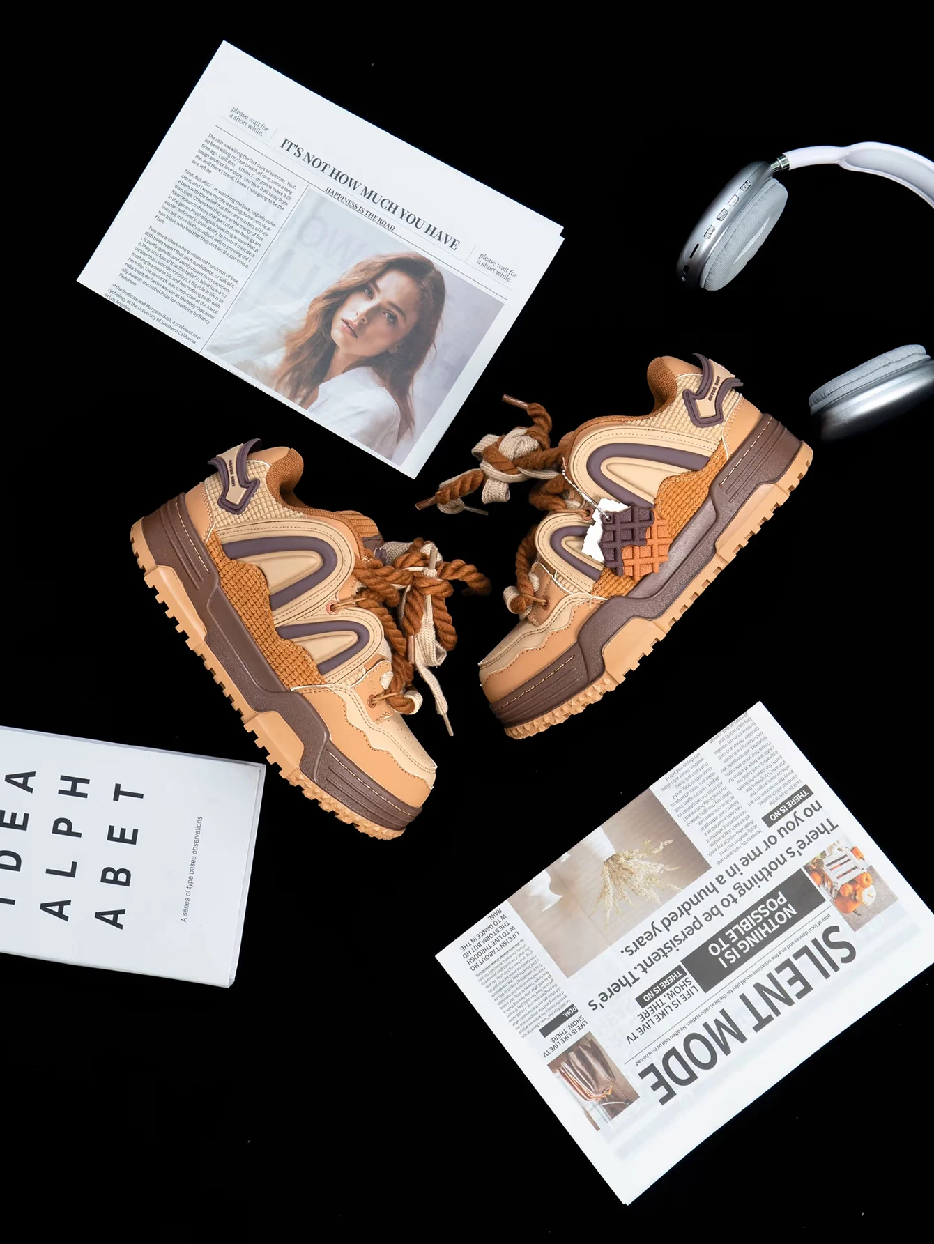 2026 New Q-AND Vintage Caramel Brown Sneakers for Men and Women Waffle Charm Detail Thick Platform Sole Non-Slip Casual Shoes