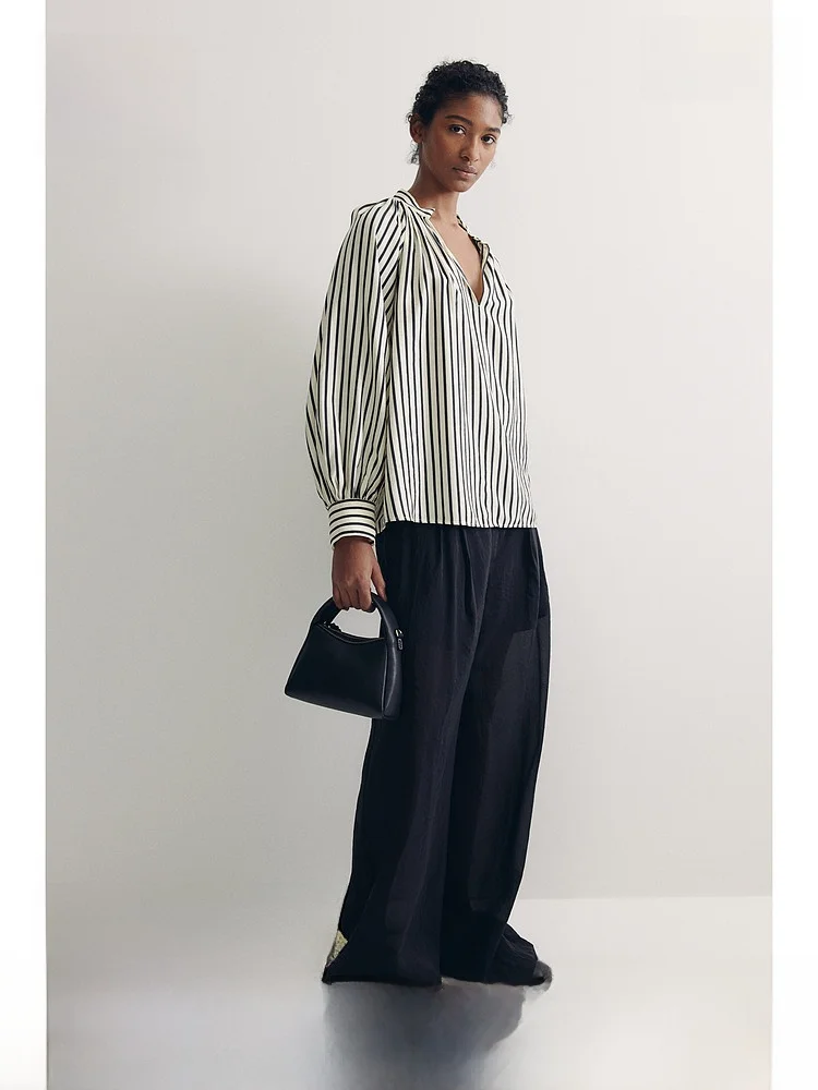 

Женская рубашка H&M: летняя, в полоску, с V-образным вырезом, рукавами-фонариками, оверсайз, в повседневном стиле, с длинным рукавом