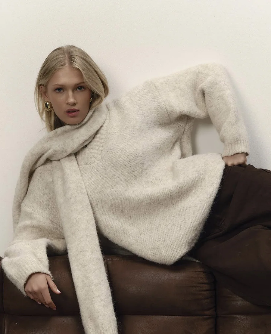 Loose And Laid-back Knitted V-neck Pullover Sweater With A Scarf For Women, Soft And Fashionable In Autumn And Winter