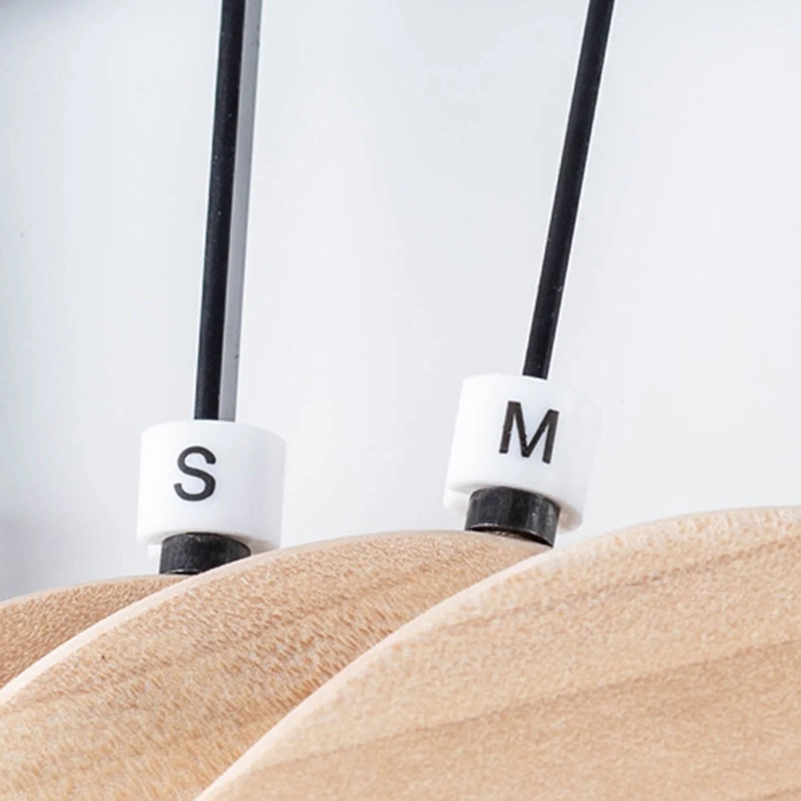 

200 Pcs Hanger Size Markers Garment Standard Clothing Hangers Plastic Labels Tags for Racks