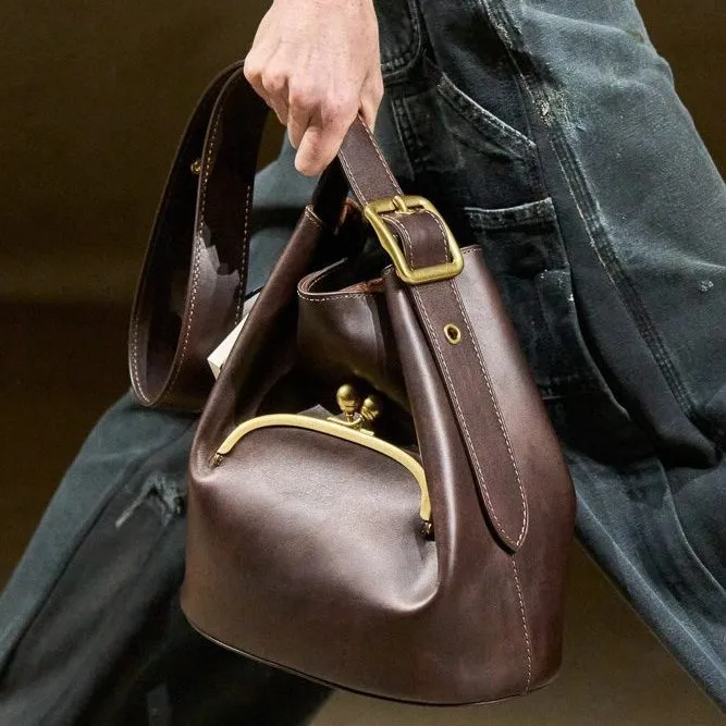 Stylish Designer Minimalist Tote Diaper Bag Women Luxury Leather Large Capacity Elegant Crossbody Handbag For Clean Aesthetics