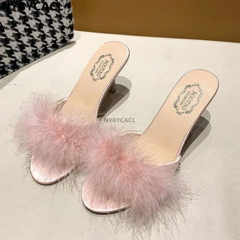 Nowe letnie puszyste Peep Toe Sexy wysokie obcasy kobiet buty futro pióro pani moda ślub Slip-On różowy plac Toe kobiety sandały