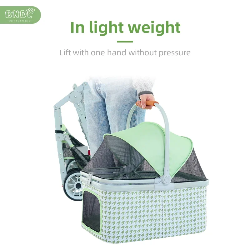 Poussette de luxe pliable à quatre roues pour animaux de compagnie, en maille confortable, portable, pour chien et chat