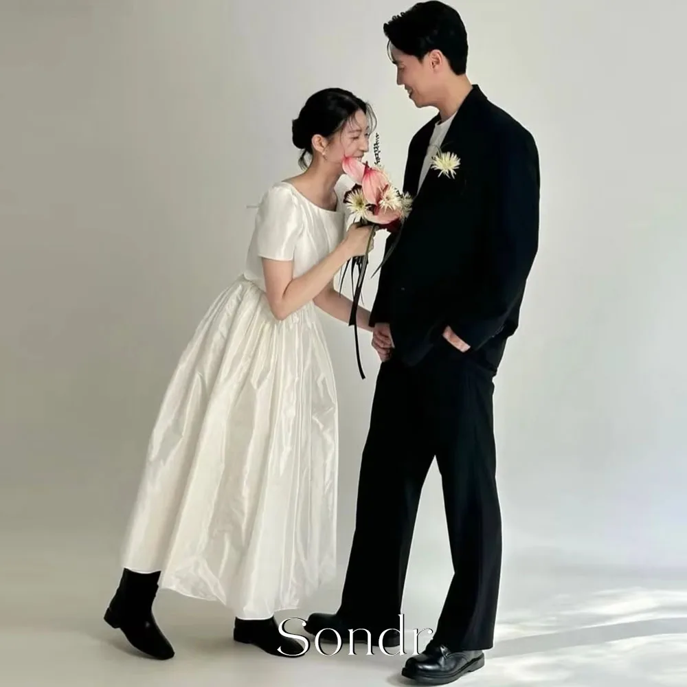 Sondr O-Neck A-Line Simple Korea Wedding Dresses Short Sleeves Photo Shoot Silk Satin Bridal Gowns Customize 웨딩드레스 Corsets