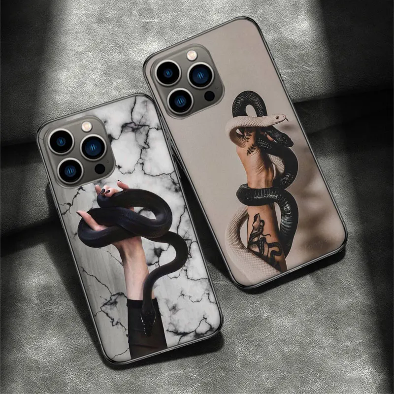 Poisonous Snake on The Ppalm of Beauty Phone Case For Apple Iphone 16 15 Plus Soft 13 12 Mini Cover 11 14 Pro Max Capa X XS XR 8