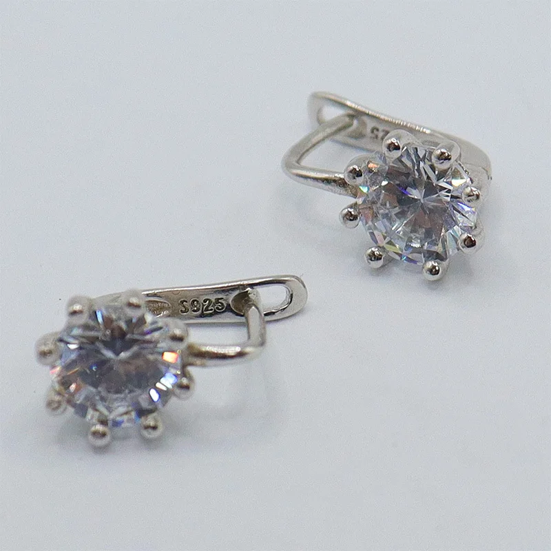 Wholesale Hot selling Round Zircon moissanite Dainty Cubic Stud Earrings Bling Simple Daily Earrings for Women