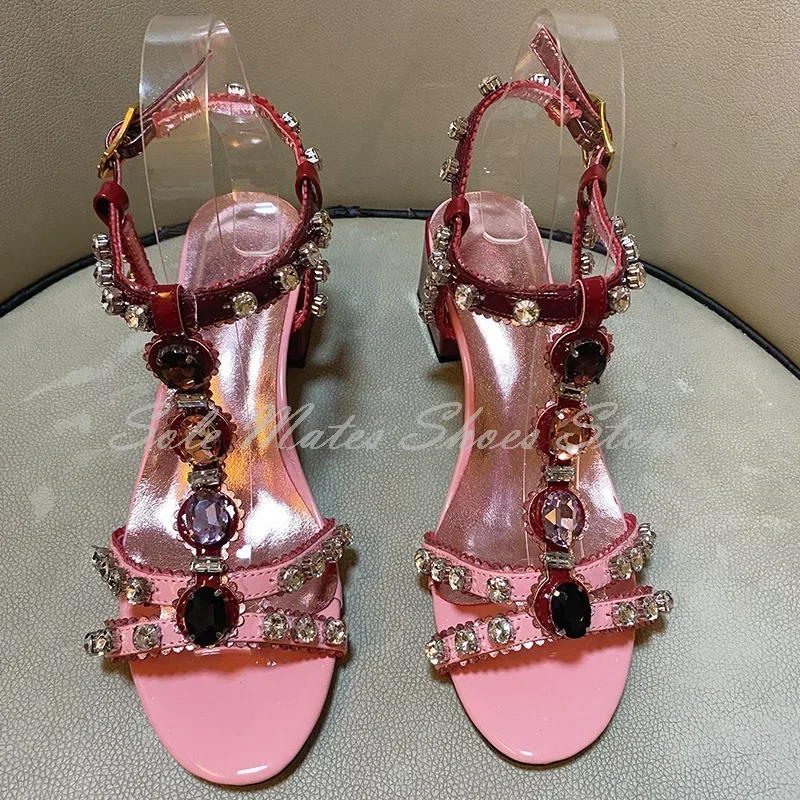 الوردي كريستال T-حزام المفتوحة تو الصنادل الصيف الفاخرة مشبك صندل بكعب مكتنز فستان أحذية جوهرة الديكور ارتداء اليومي أحذية امرأة
