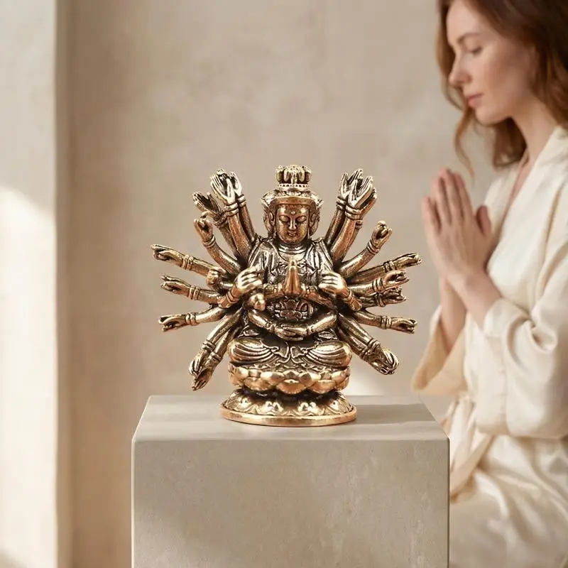 Cadeau symbole de compassion ​   Statue d'Avalokitesvara en laiton, œuvre d'art sereine et détaillée |   Un cadeau réfléchit pour la bénédiction et la paix
