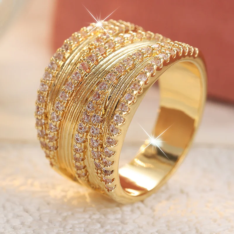 Funkelnder breiter, mehrlagiger Zirkonia-Ring für Damen, luxuriöser goldfarbener Ring, modischer, eleganter Bankettschmuck