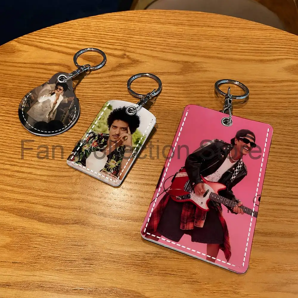 Singer B-Bruno Mars The Romantic Leather Card Holder Keychain Key Door Lock Access Tag ID Access Card Air Tag Case Keychain Card