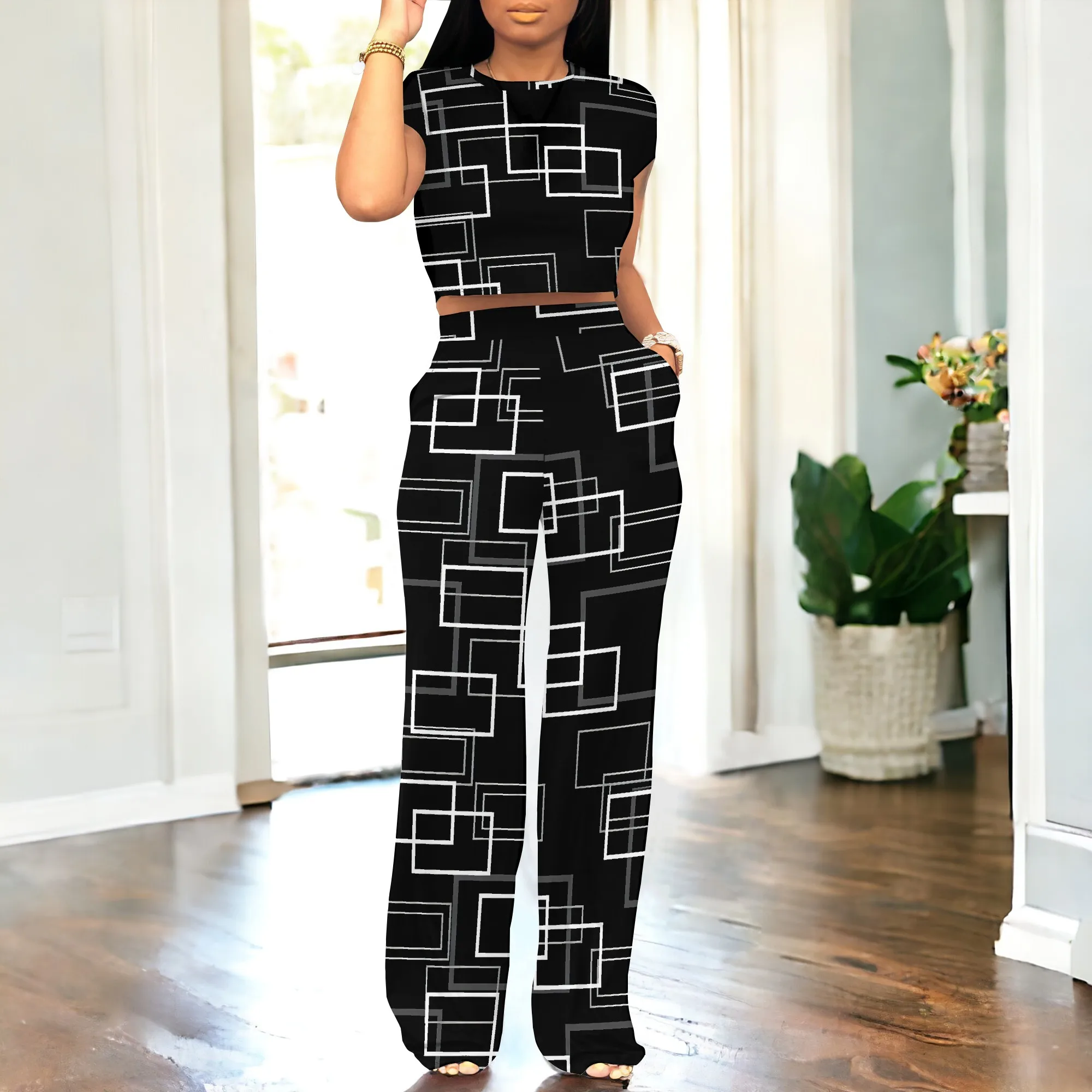 

Black Floral Print 2 Piece Set Crop Tee and High Waist Pants Casual Chic