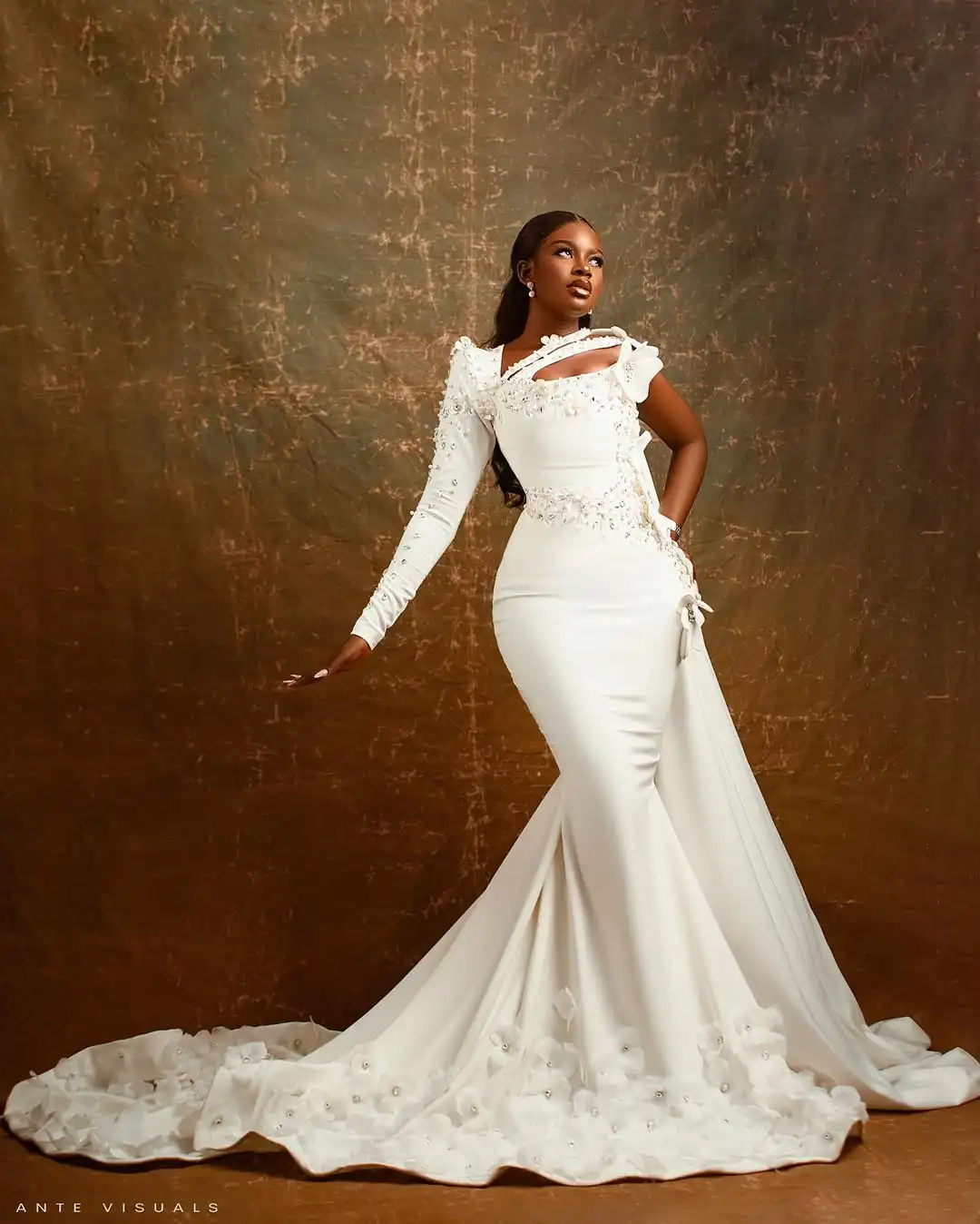 Customized Off the Shoulder Sparkly Crystals  Wedding Dress Vestidos De Novia One Long Sleeve  Handmade Flowers  Bridal Gown