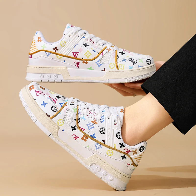 

New light luxury and popular men's shoes, couple's casual sports board shoes