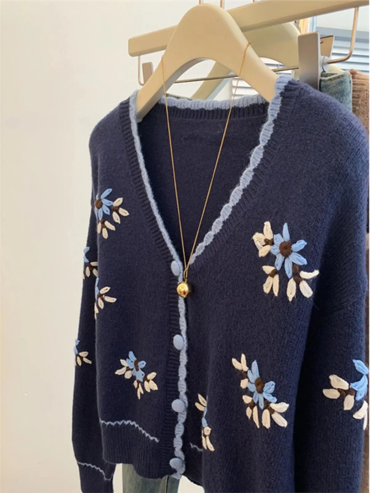 High-end 2025 outono e inverno novas roupas femininas moda reduzindo a idade cardigan de malha high-end wear topo