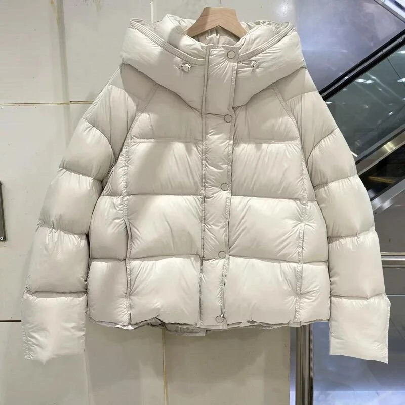 ダウンジャケットの女性の冬の新ショートフード付きルーズパンジャケット肥厚ホワイトダックダウン暖かいジャケット気質美しい